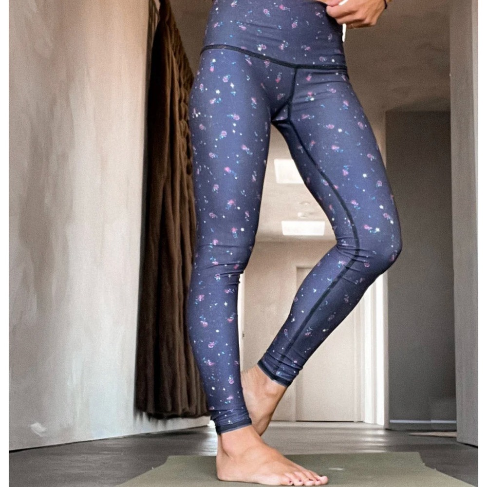 Teeki Pixie‎ Rose Hot Pant Medium Leggings Dainty Floral Roses